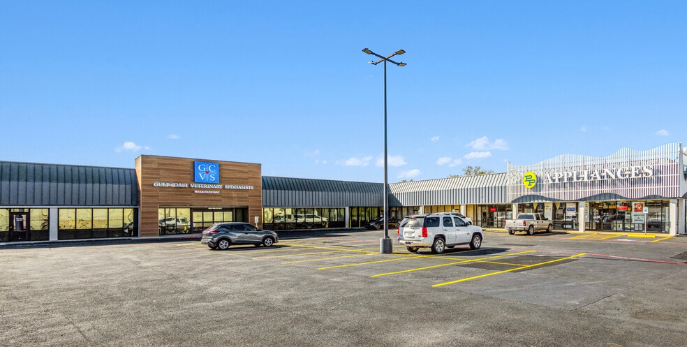 20610 Gulf Fwy, Webster, TX for sale - Primary Photo - Image 1 of 4