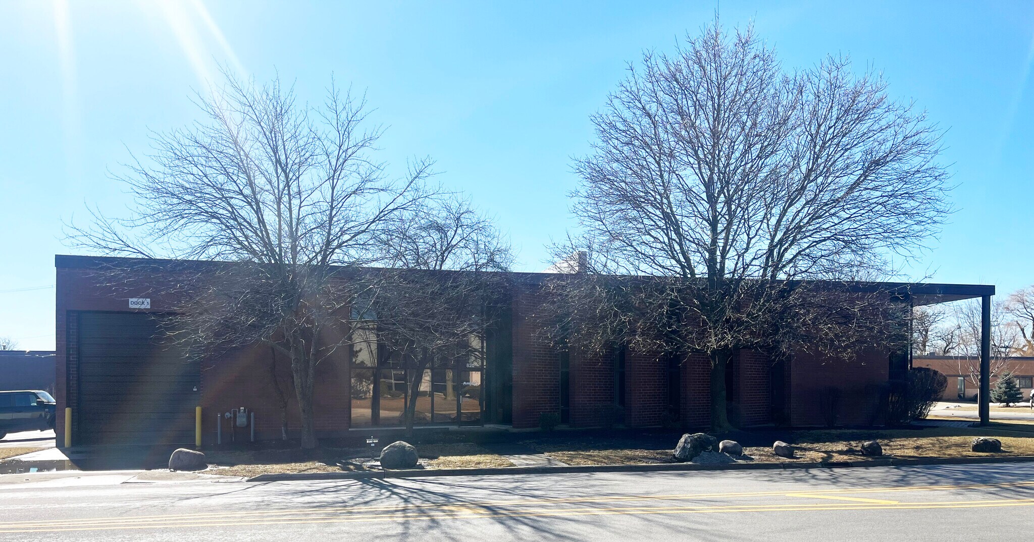 820 Sivert Dr, Wood Dale, IL for lease Building Photo- Image 1 of 6