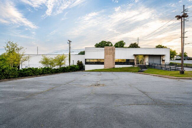 Plus de détails pour 502 S Court St, Florence, AL - Industriel à vendre