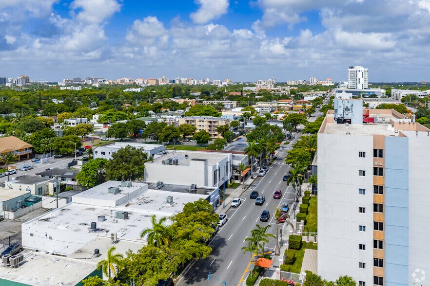 2268 SW 8th St, Miami, FL à louer - Aérien - Image 3 de 5