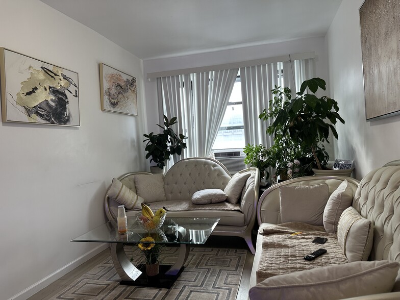 36-52 35th St, Long Island City, NY for sale - Interior Photo - Image 2 of 11