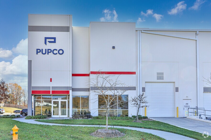 8710 Airpark West Dr, Charlotte, NC for lease - Building Photo - Image 3 of 4