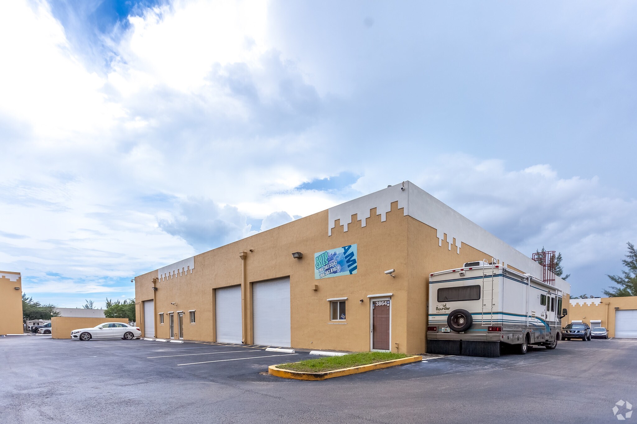 12470-12498 NW 38th Ave, Opa Locka, FL à vendre Photo principale- Image 1 de 1