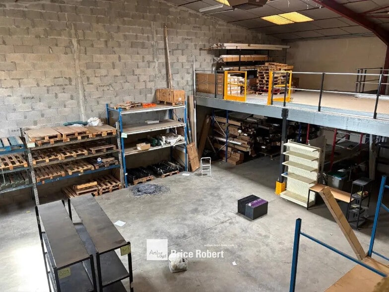 Flex in Décines-Charpieu for lease - Interior Photo - Image 3 of 6