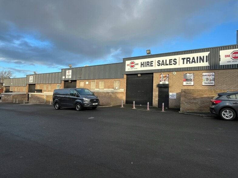 1-3 Byker Brg, Newcastle Upon Tyne for lease - Building Photo - Image 2 of 2