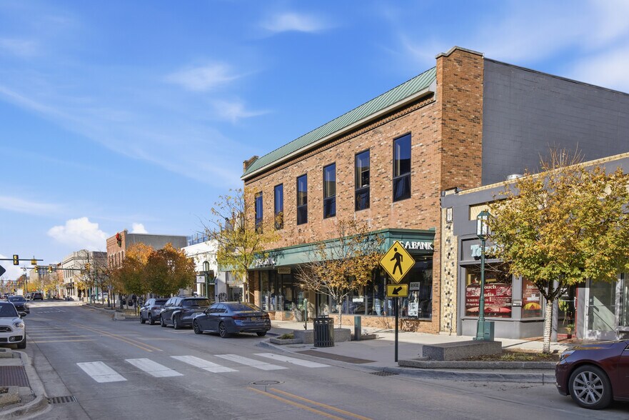 261-275 E Maple Rd, Birmingham, MI à louer - Photo du bâtiment - Image 3 de 14