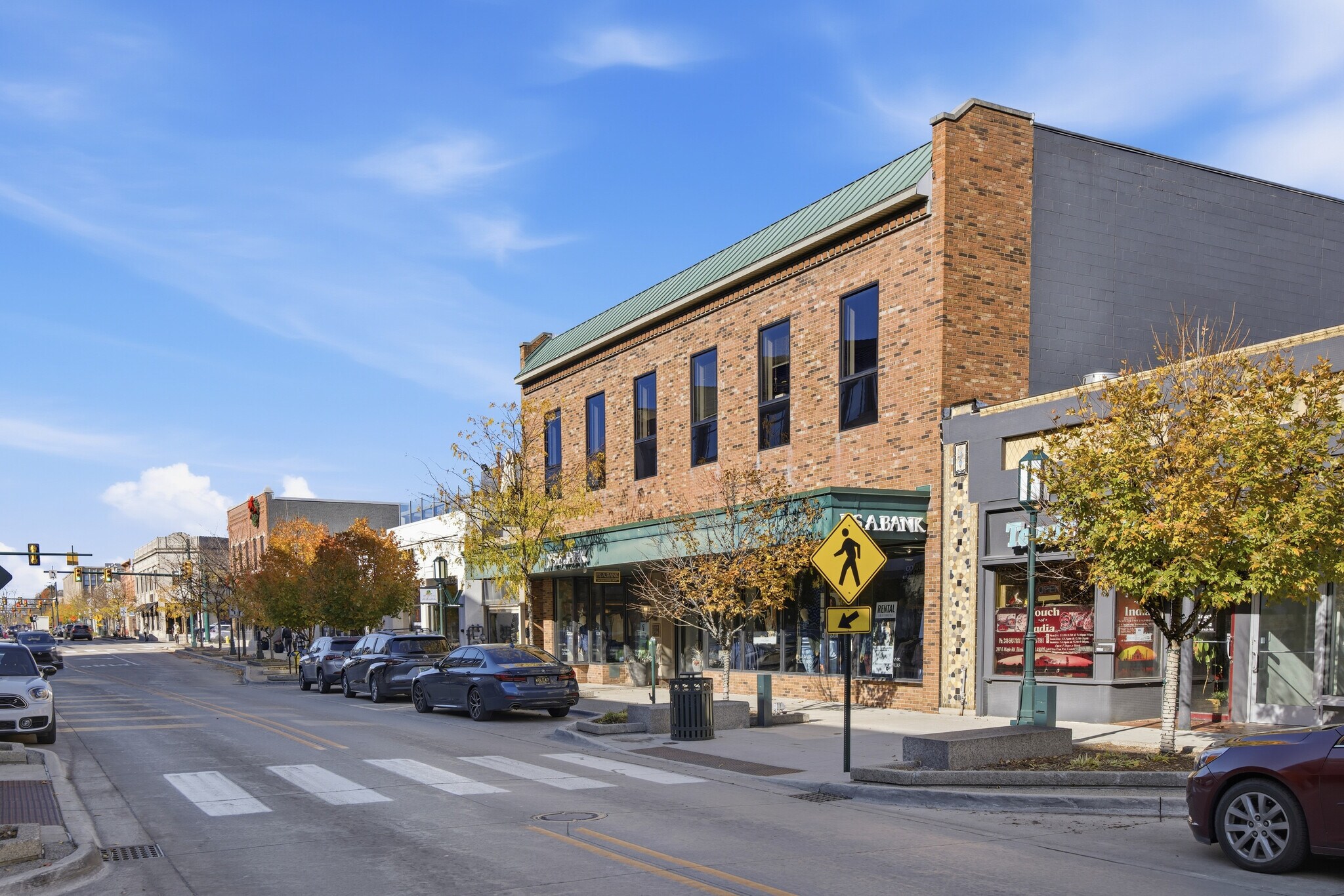 261-275 E Maple Rd, Birmingham, MI à louer Photo principale- Image 1 de 17