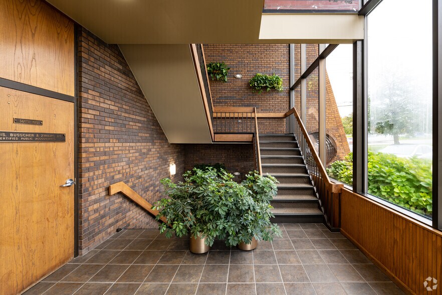 675 E 16th St, Holland, MI à louer - Hall d’entrée - Image 2 de 8