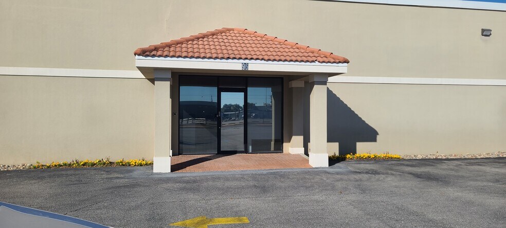 96-102 Forsman Dr NW, Fort Walton Beach, FL à louer - Photo du bâtiment - Image 2 de 16