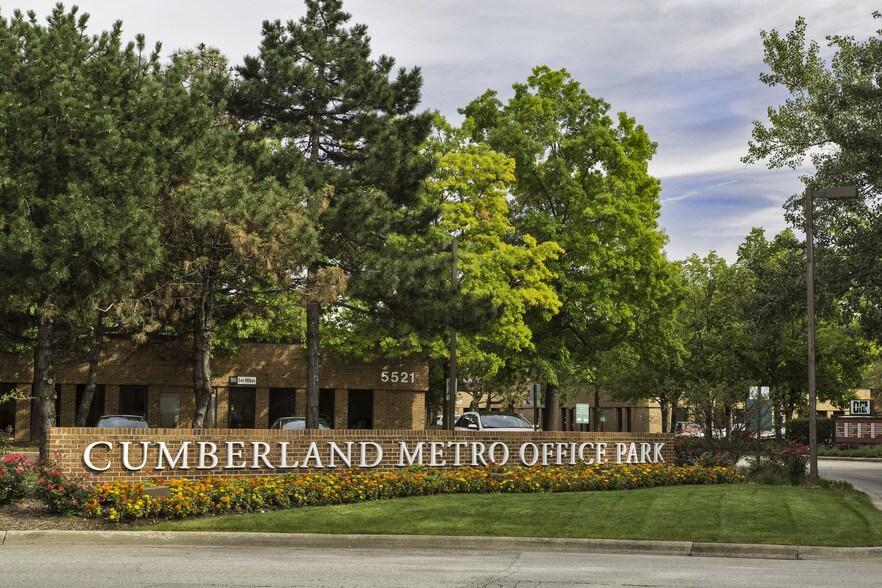 5511 N Cumberland Ave, Chicago, IL à vendre - Photo du bâtiment - Image 2 de 7