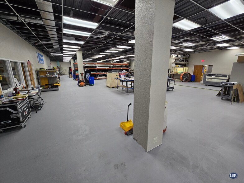 Titusville Corp HQ Campus Office Flex portfolio of 2 properties for sale on LoopNet.ca - Building Photo - Image 3 of 10