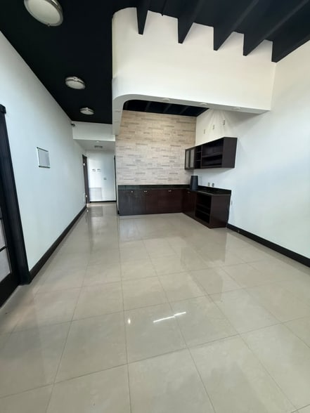 7227 Bird Rd, Miami, FL à louer - Photo du bâtiment - Image 3 de 21