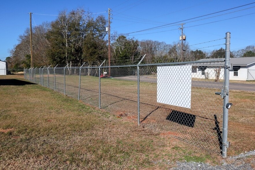 203 N Industrial Dr, Headland, AL for lease - Building Photo - Image 2 of 4