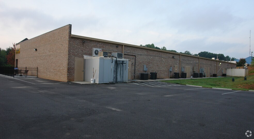 1724-1740 Old York Rd, York, SC for lease - Building Photo - Image 2 of 7