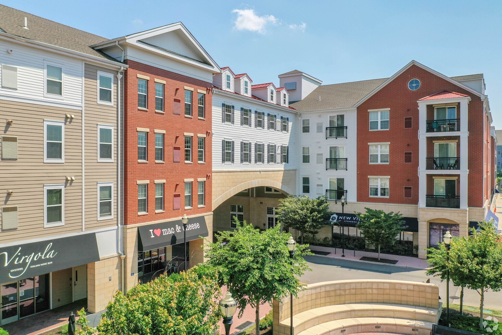 1 Village Grn, Patchogue, NY à louer Photo du bâtiment- Image 1 de 80