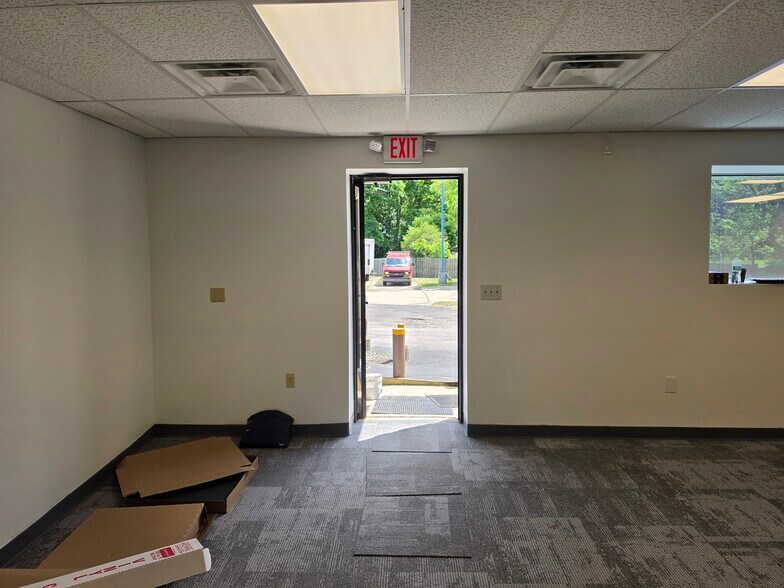 455 E Grand River Ave, Brighton, MI for lease - Interior Photo - Image 3 of 5
