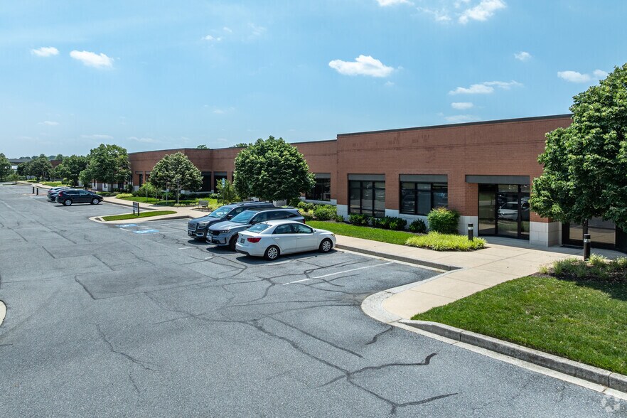 7031-7035 Albert Einstein Dr, Columbia, MD à louer - Photo du bâtiment - Image 2 de 5