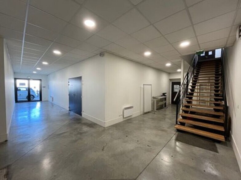 Flex in Vaulx-en-Velin for lease - Lobby - Image 2 of 16