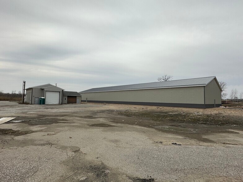 2429 2 Mile Rd, Bay City, MI à vendre - Photo du bâtiment - Image 2 de 20