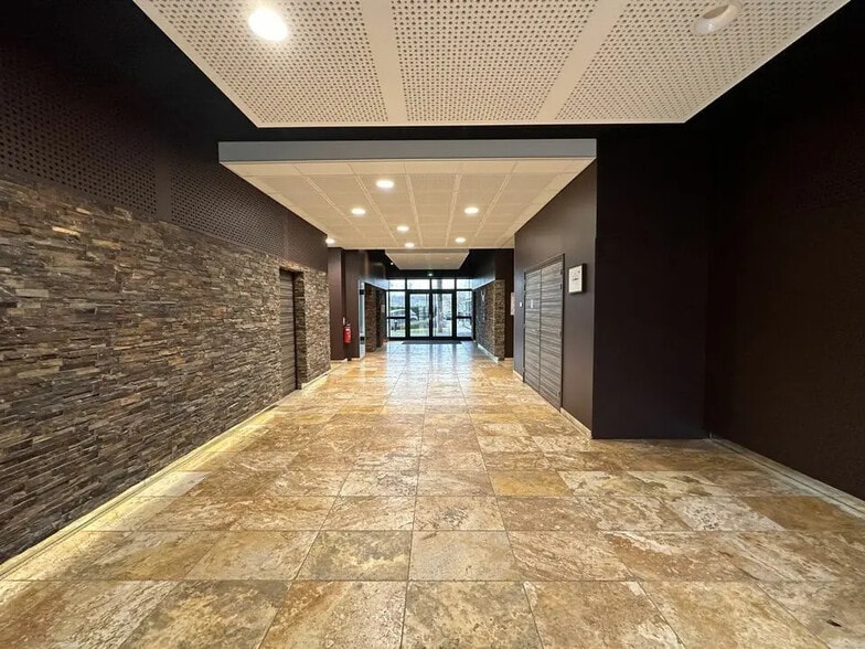 Office in Schiltigheim for sale - Lobby - Image 2 of 5
