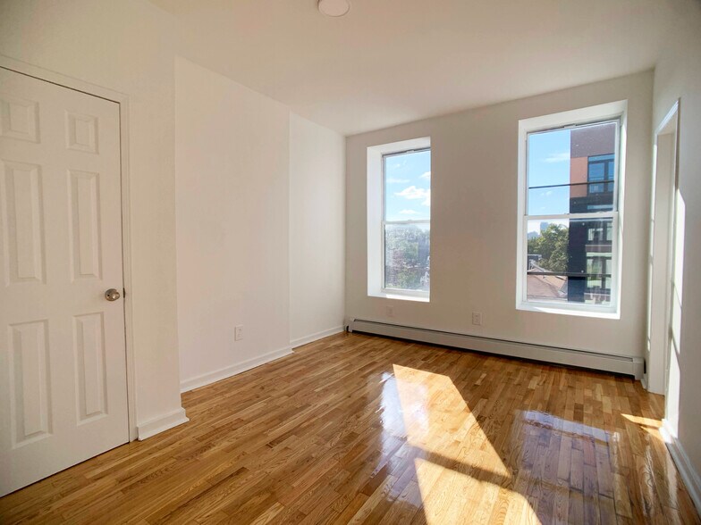 293 Tompkins Ave, Brooklyn, NY à vendre - Photo du bâtiment - Image 3 de 11