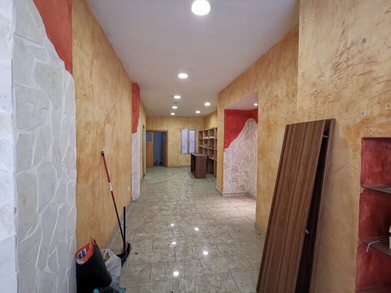 Retail in Elche, Alicante for sale - Interior Photo - Image 2 of 10