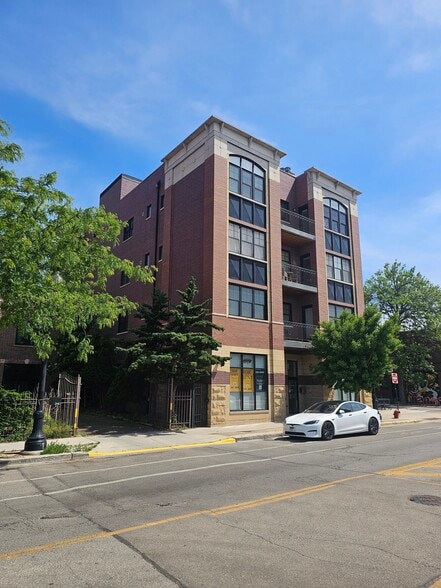 2134 W Lawrence Ave, Chicago, IL à vendre - Photo du bâtiment - Image 2 de 6