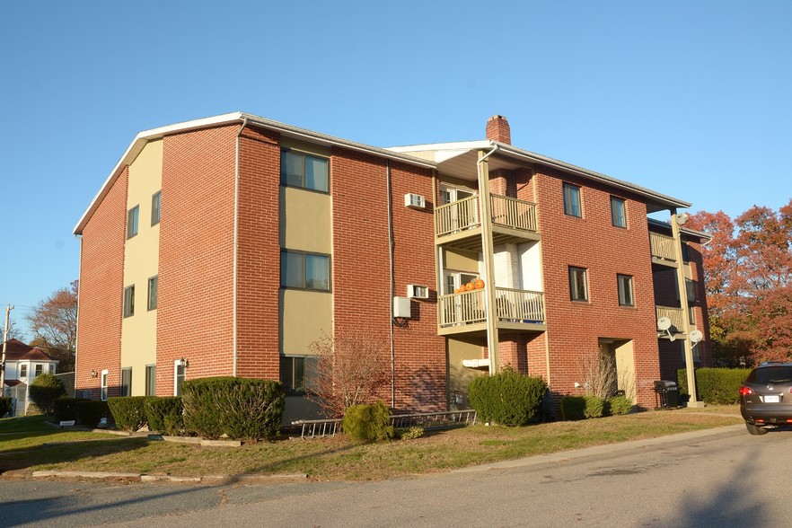 980-984 Sharon St, New Bedford, MA à vendre - Photo principale - Image 1 de 1