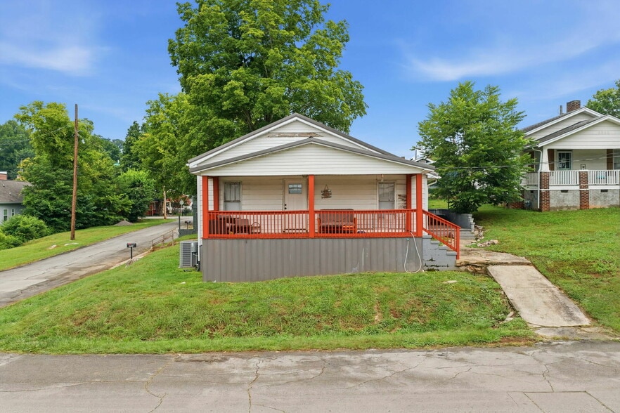 206 Ferry St, Loudon, TN à vendre - Photo du bâtiment - Image 3 de 23
