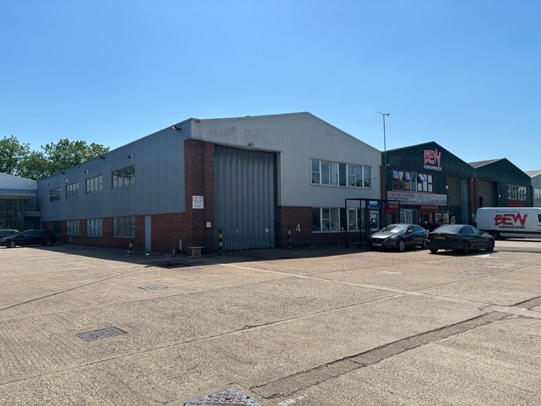 Priors Way, Maidenhead for lease - Building Photo - Image 1 of 1