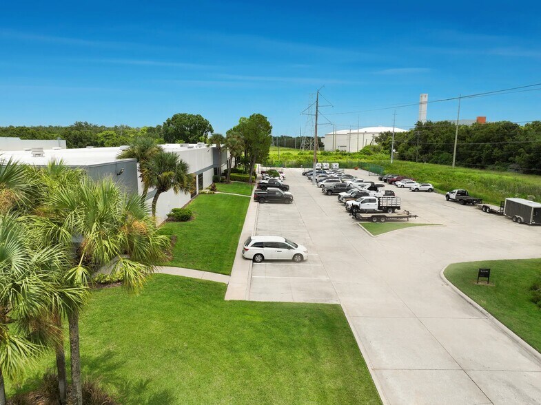 9862-9876 Currie Davis Dr, Tampa, FL à louer - Aérien - Image 3 de 8