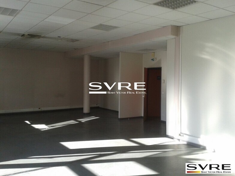 Office in Marseille for lease - Interior Photo - Image 2 of 5