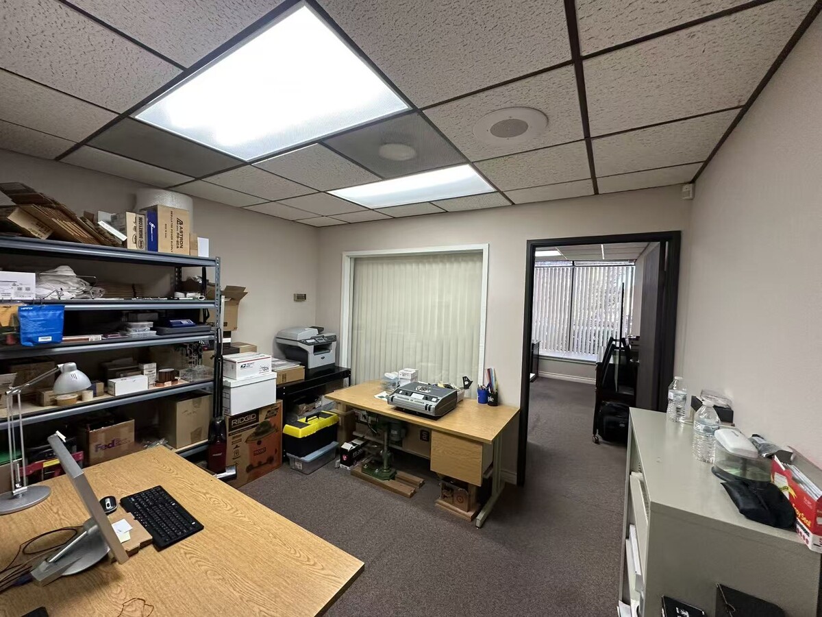 23232 Peralta Dr, Laguna Hills, CA 92653 - Unité 121 - - Photo intérieure - Image 1 of 3