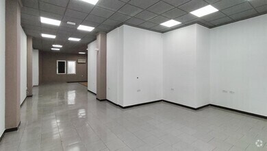 Retail in Cuenca, Cuenca for lease Interior Photo- Image 2 of 4