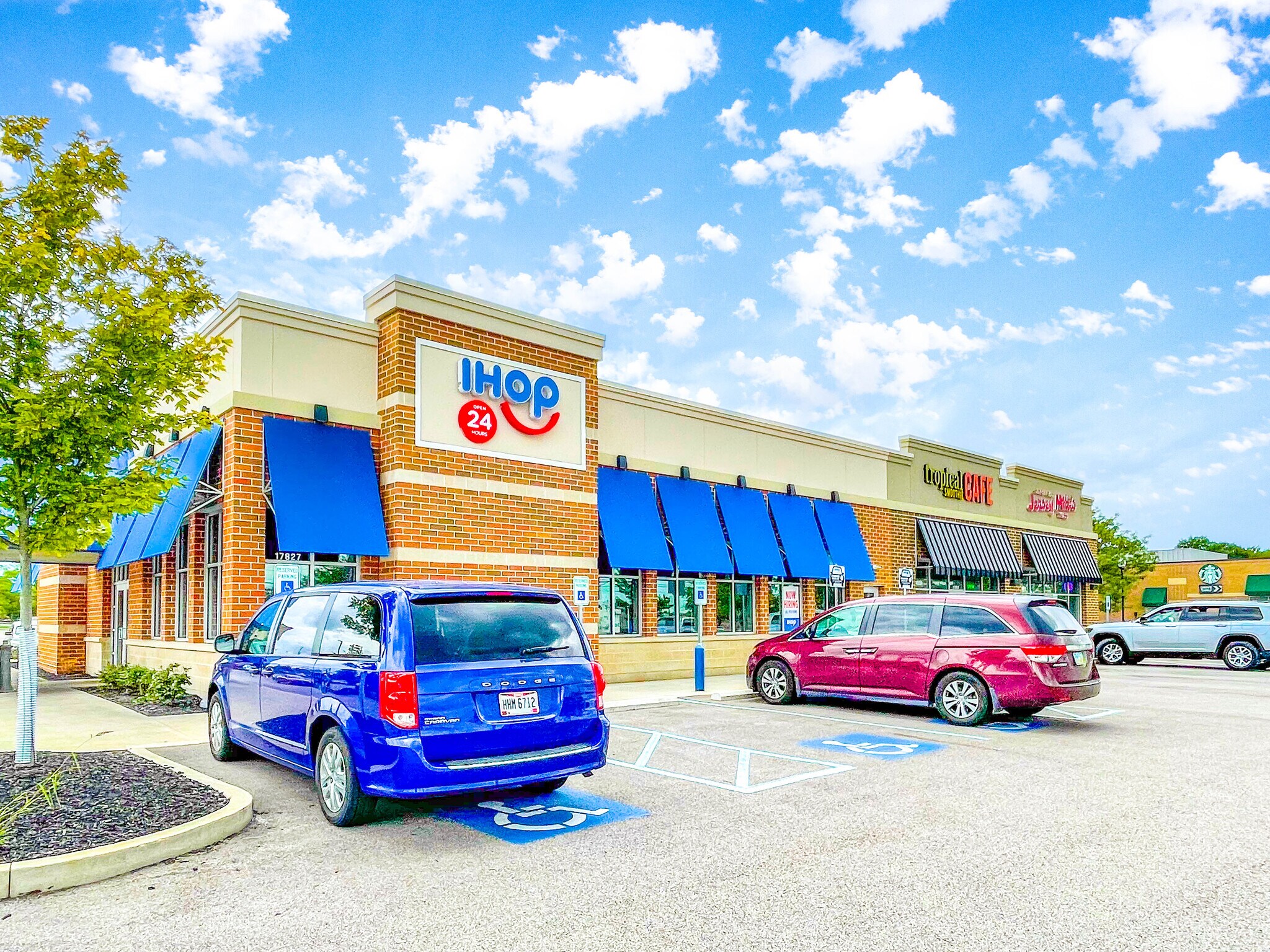 17887 Bagley Rd, Middleburg Heights, OH à vendre Photo du bâtiment- Image 1 de 1