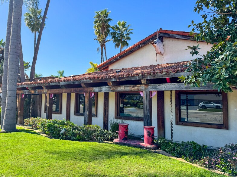 360 Via Vera Cruz, San Marcos, CA à vendre - Photo du bâtiment - Image 2 de 11