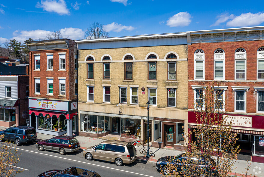 430-434 Main St, Winsted, CT à vendre - Photo principale - Image 1 de 1