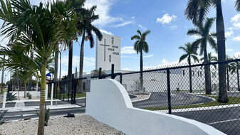 Newly Renovated Building - Épicerie