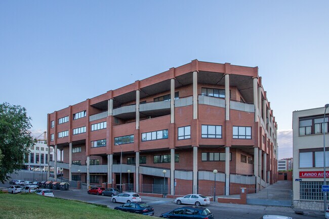 Plus de détails pour Calle San Máximo, 31, Madrid - Bureau à louer
