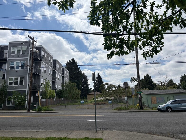 5844 E Burnside St, Portland, OR for sale - Building Photo - Image 2 of 9