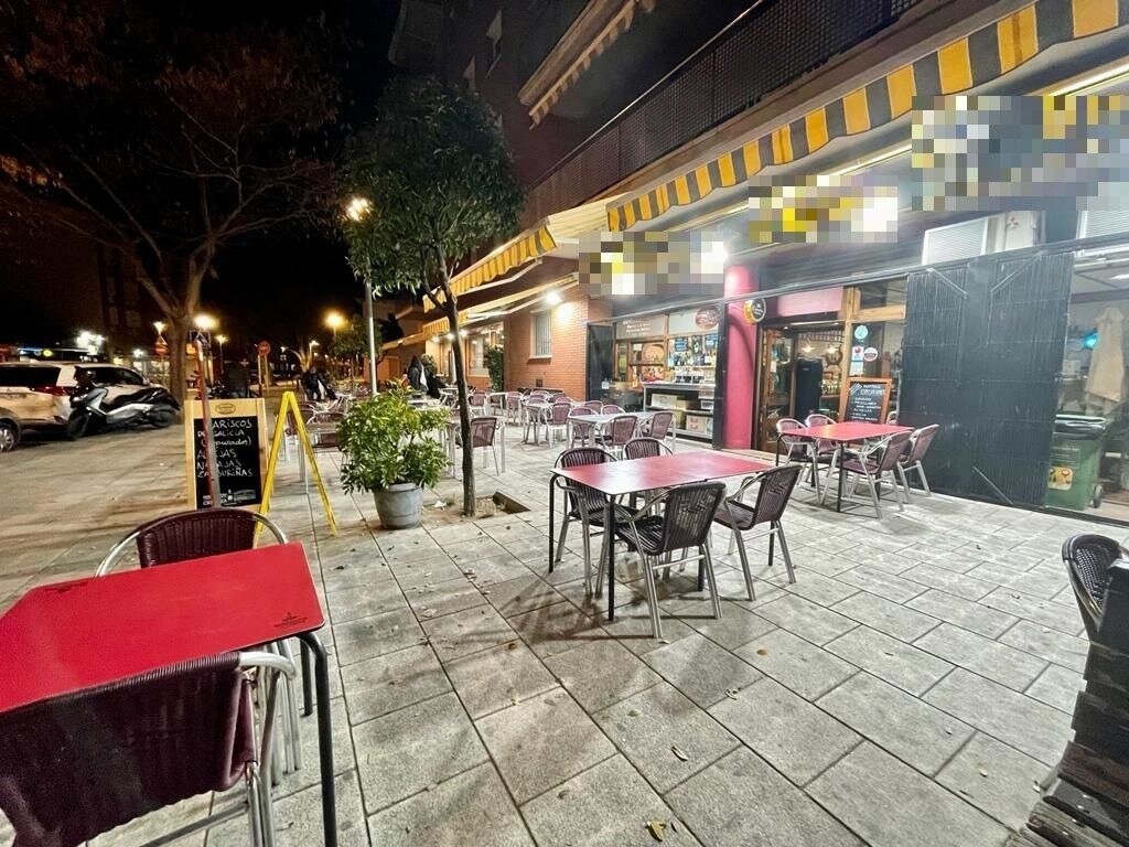 Retail in Cornellà de Llobregat, Barcelona for lease Primary Photo- Image 1 of 3