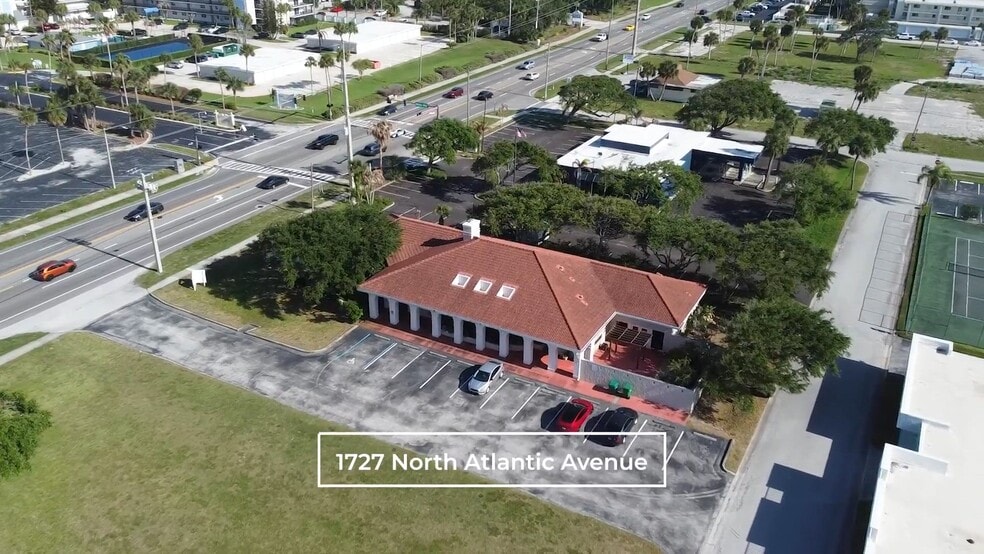 1727 N Atlantic Ave, Cocoa Beach, FL à vendre - Vidéo sur l’inscription commerciale - Image 2 de 35