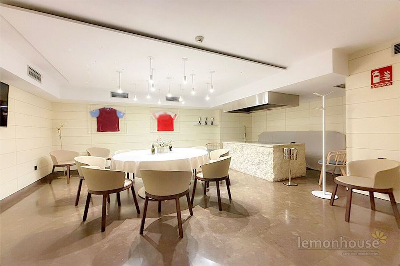 Madrid, MAD 28036 - Unit Puerta A - - Interior Photo - Image 2 of 10