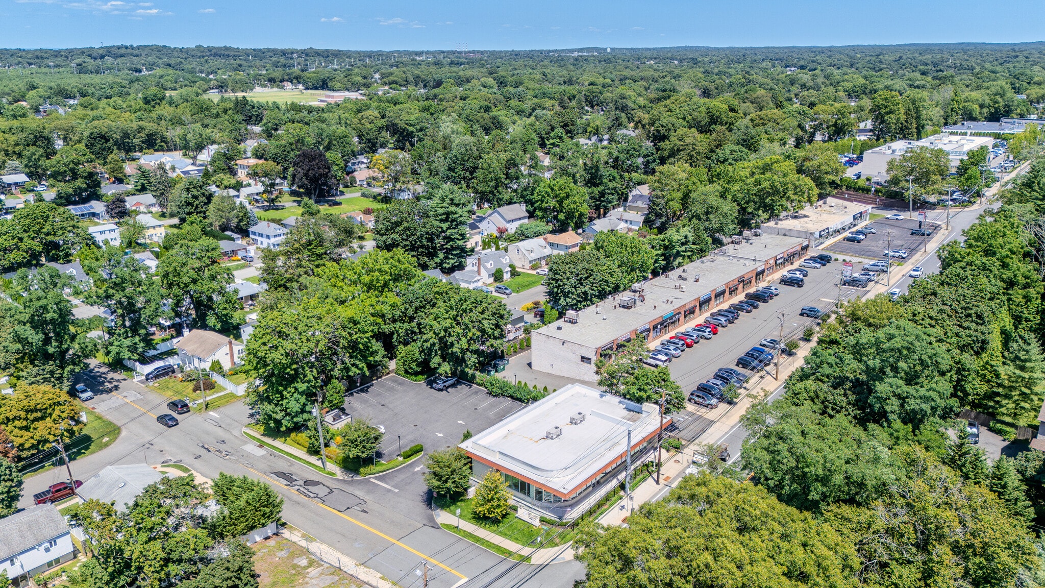 607 W Jericho Tpke, Huntington, NY for lease Building Photo- Image 1 of 20