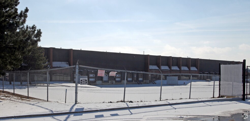 80 Van Kirk Dr, Brampton, ON à louer - Photo du bâtiment - Image 2 de 6
