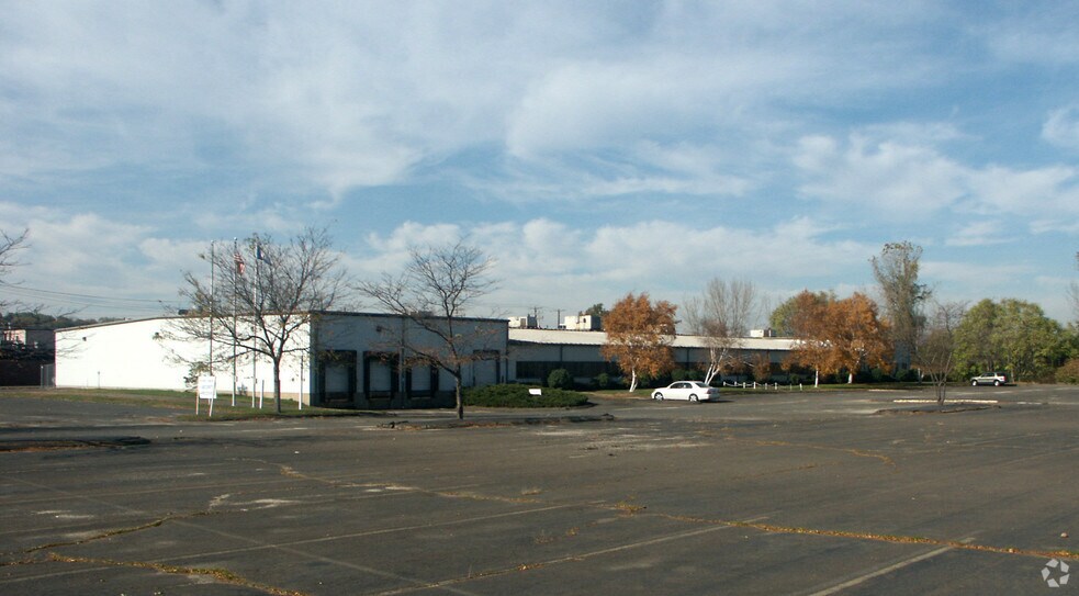 400 Sackett Point Rd, North Haven, CT à louer - Photo du bâtiment - Image 3 de 6