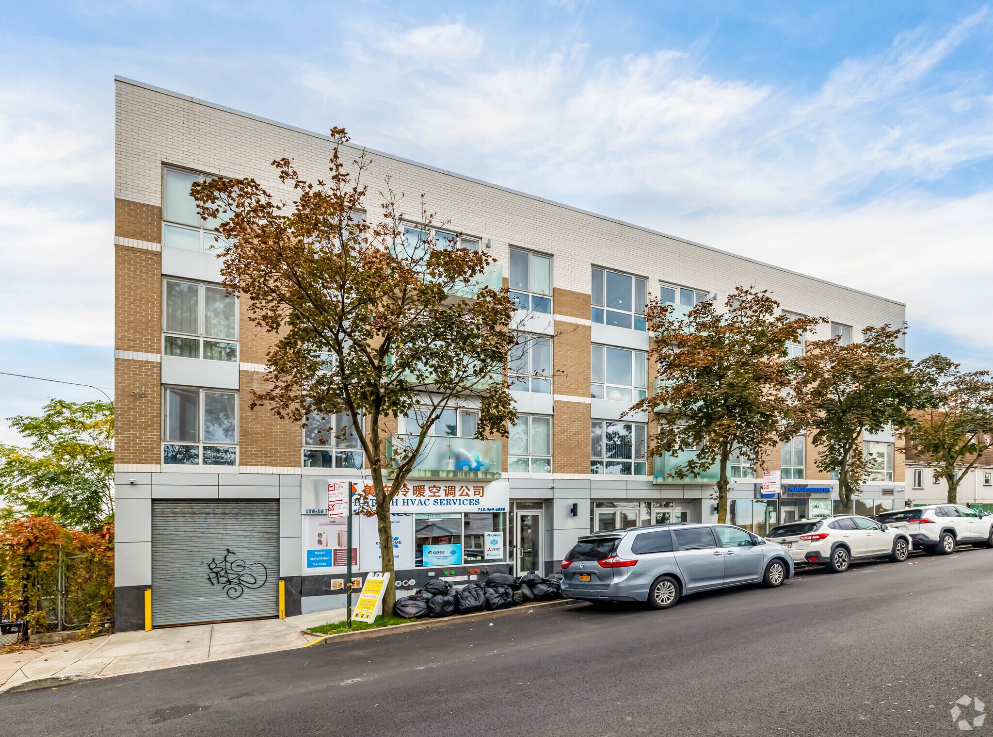 Fresh Meadows, NY portefeuille de 2 propriétés à vendre sur LoopNet.ca Photo principale- Image 1 de 2