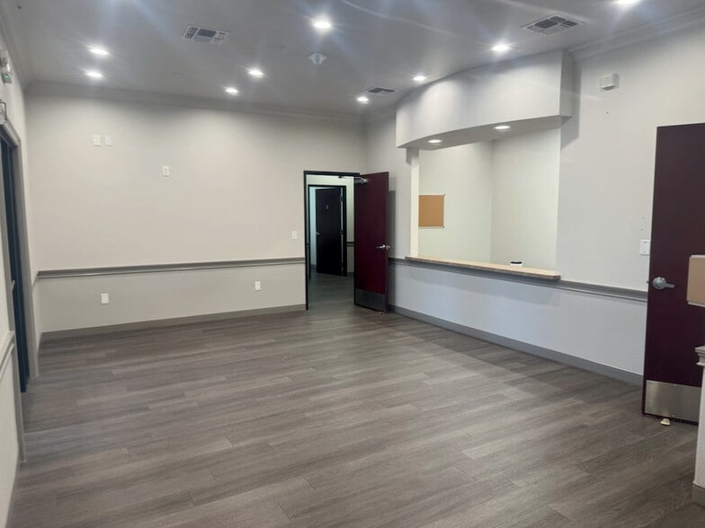 1611 N Belt Line Rd, Mesquite, TX for lease - Interior Photo - Image 3 of 6