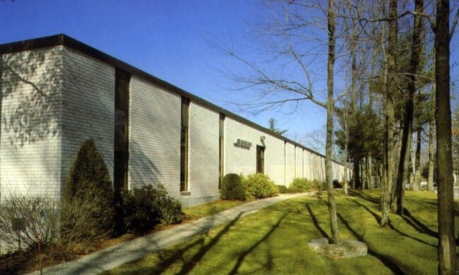 Plus de détails pour 8-18 Avenue E, Hopkinton, MA - Local d'activités à louer