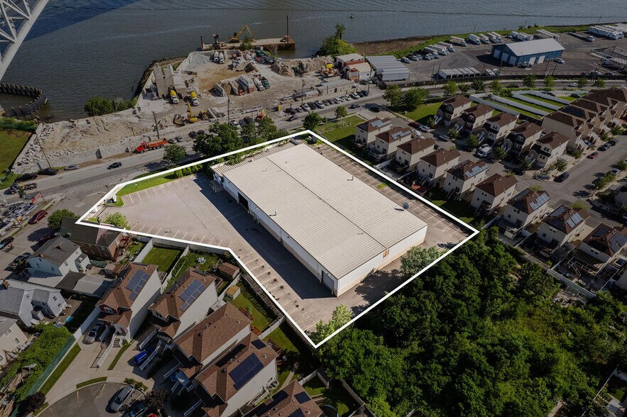 2400 Richmond Ter, Staten Island, NY à louer - Photo du bâtiment - Image 3 de 22